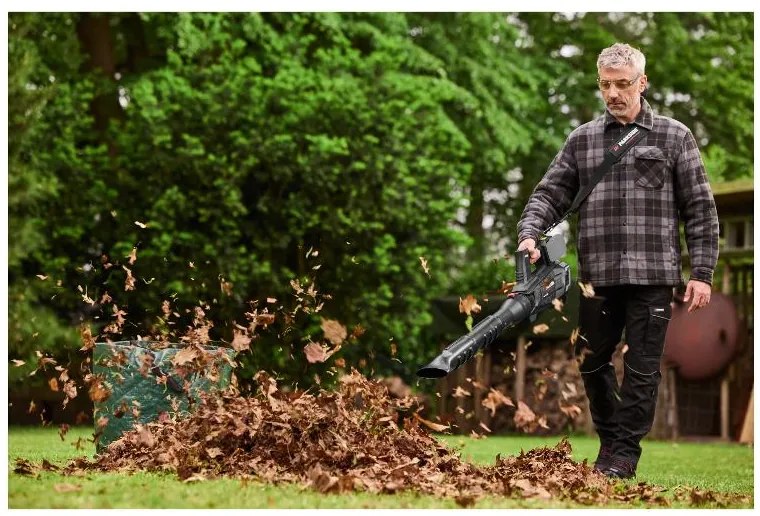 Parkside Performance®  Aku turbínový fúkač lístia Pptlba 40-Li C3 + Smart akumulátor 20 V/4 Ah, 2 kusy + Dvojitá nabíjačka 20 V/4,5 A  (800010704)