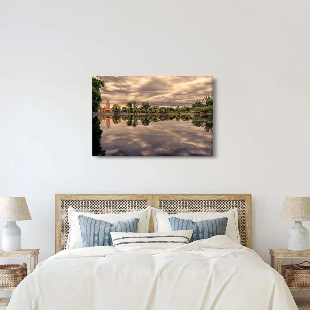 Obraz jazera a stromov (90x60 cm)
