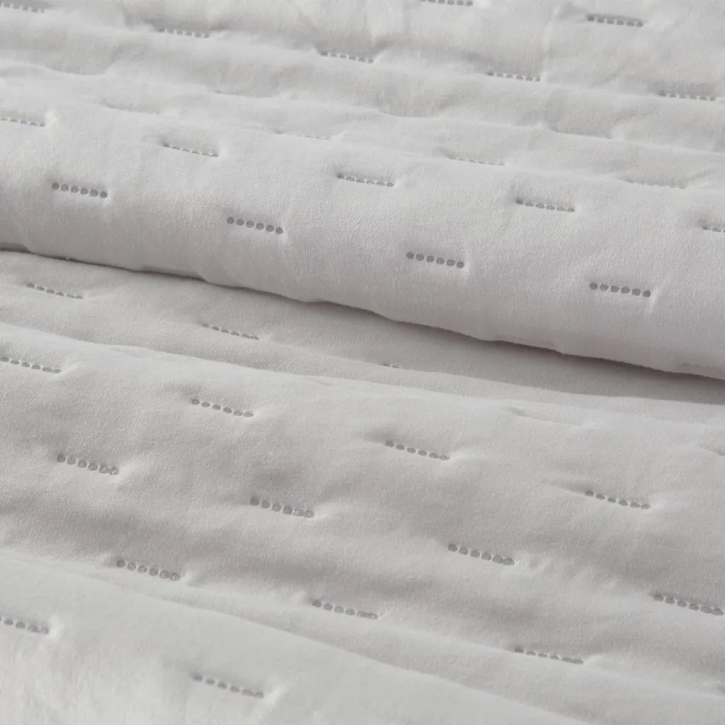 Kvalitný biely jednofarebný prehoz na manželskú posteľ