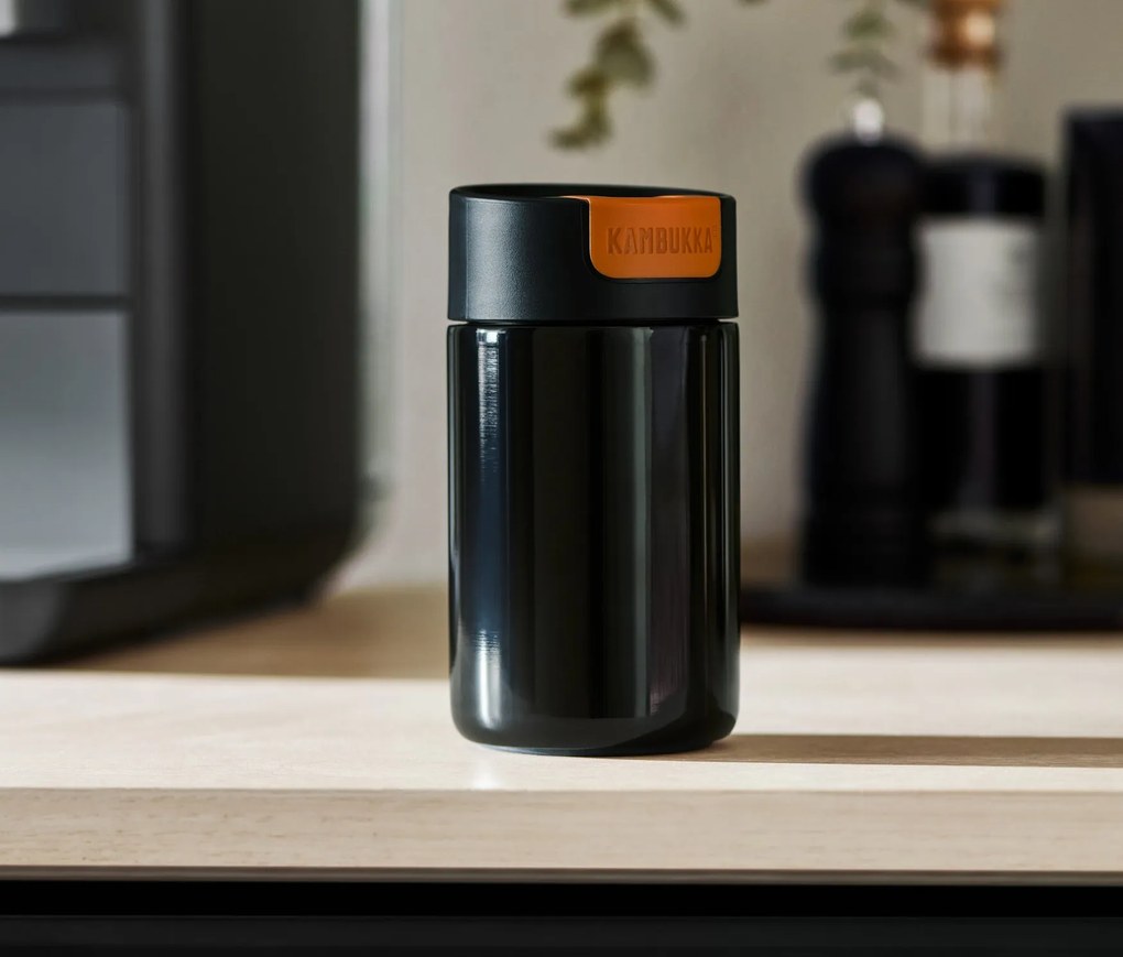 Kambukka cestovný hrnček na kávu To Go, čierna chrómová