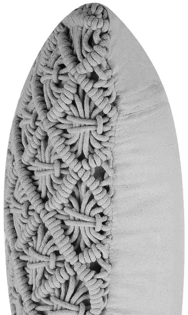 Dekoratívny bavlnený makramé vankúš 45 x 40 cm sivý KIZKALESI Beliani