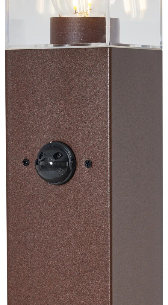 Vonkajšia lampa hrdzavo hnedá s čírym sklom 80 cm IP44 so zásuvkou a snímačom pohybu - Malios