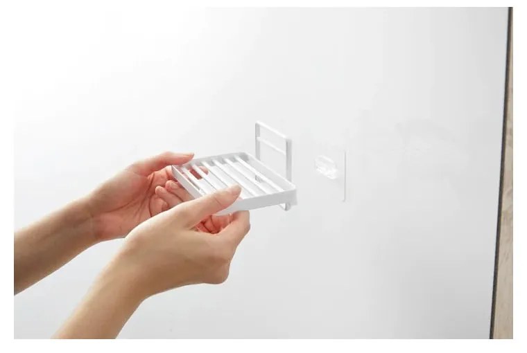 Biela samodržiaca kovová nádobka na mydlo Film Hook – YAMAZAKI