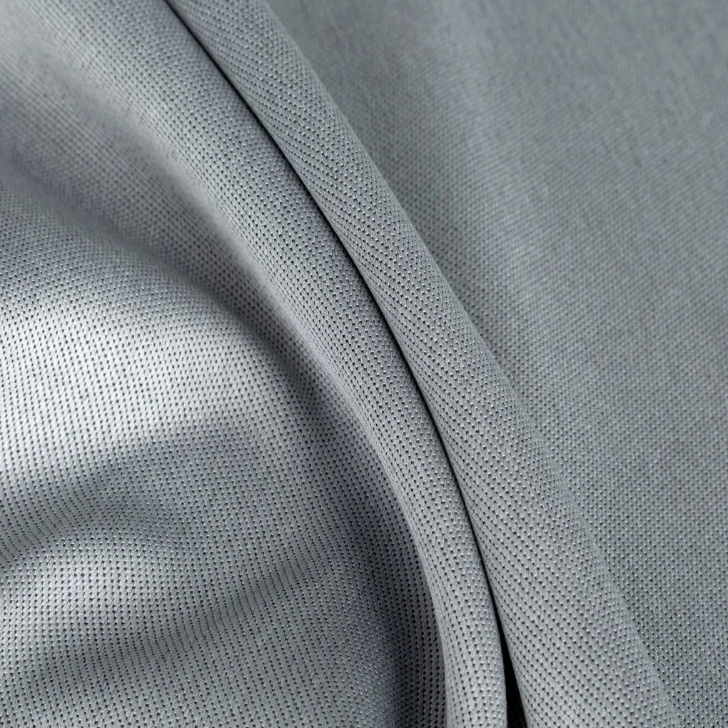 ZATEMŇOVACÍ ZÁVES NA KRÚŽKOCH CARLO 135X250 CM STRIEBORNÁ