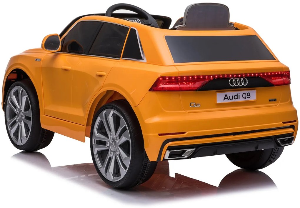 Detské elektrické autíčko na diaľkové ovládanie BestBerg BBCC-70O - Audi Q8 / od 3 rokov / nosnosť 30 kg / oranžová
