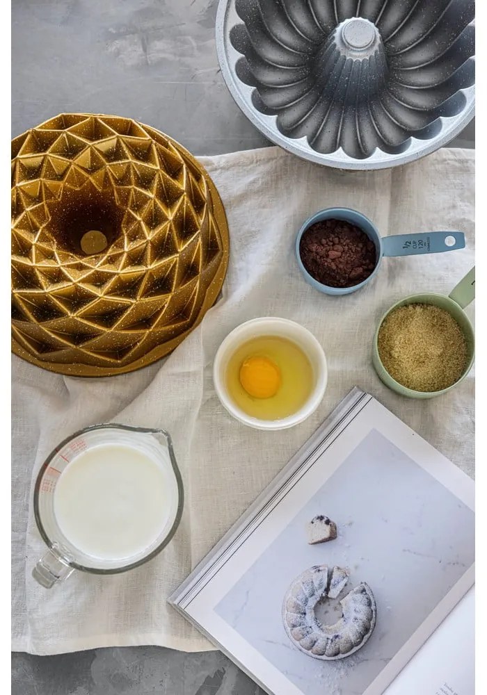 Kovová forma na bábovku ø 24 cm Lotus – Bonami Selection