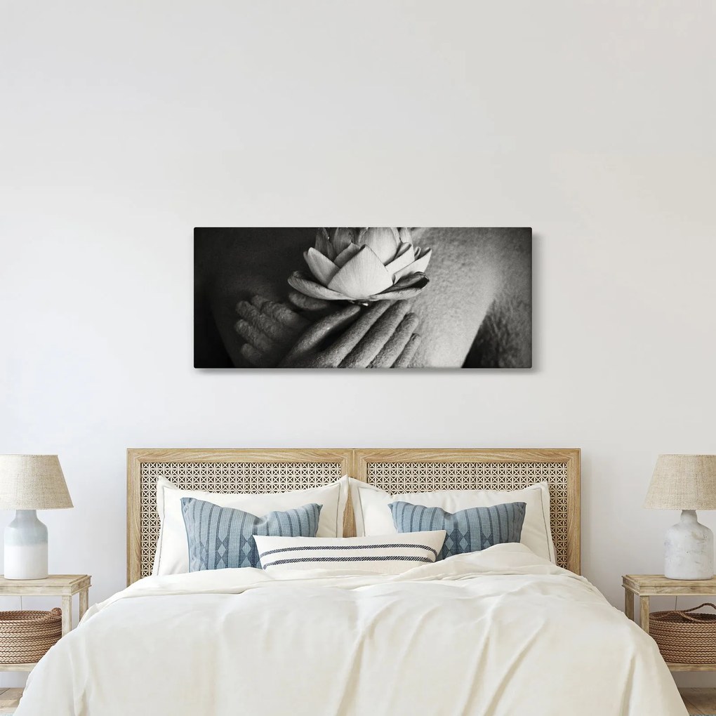 Obraz - Lotos v rukách Budhu (120x50 cm)