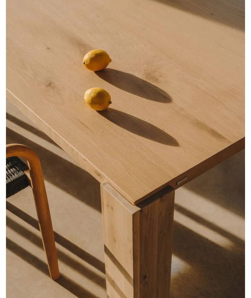 Jedálenský stôl v dekore duba v prírodnej farbe 110x220 cm Deyanira – Kave Home