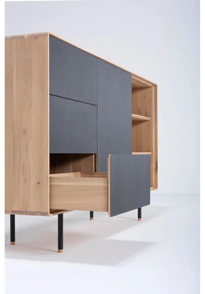 Nízka komoda z dubového dreva v čierno-prírodnej farbe 176x100 cm Fina - Gazzda