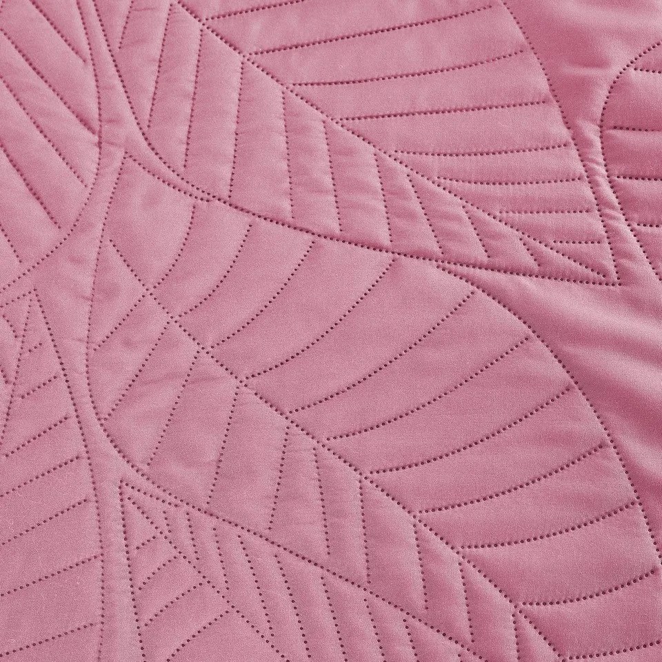 Ružový prehoz na posteľ so vzorom LEAVES Rozmer: 170 x 210 cm