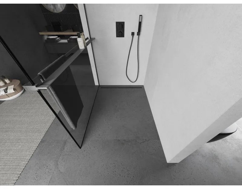 Mexen Kioto+ L, sprchová zástena Walk-In s poličkou a vešiakom 90 x 200 cm, 8mm číre sklo čierny vzor, grafitový profil, 800-090-123-66-70