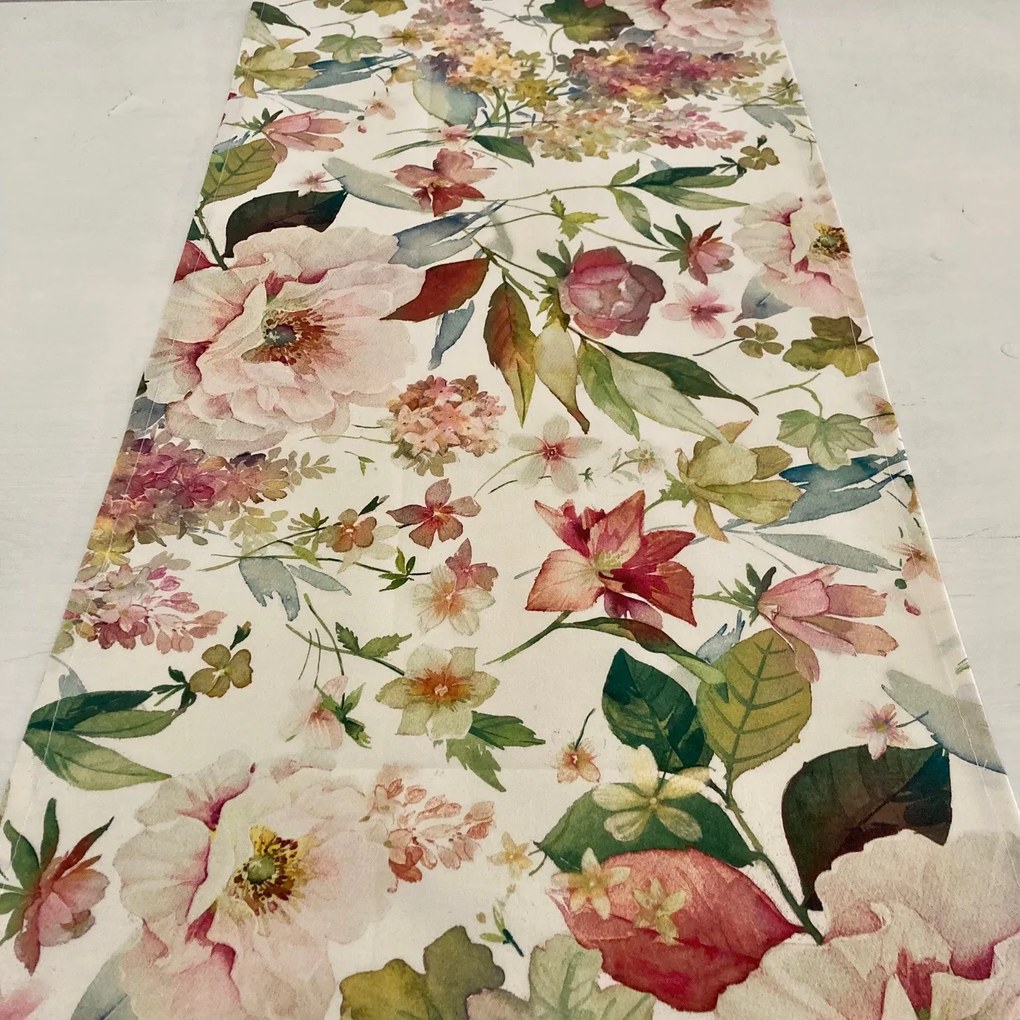 Behúň obrus 135x40 cm Ruže