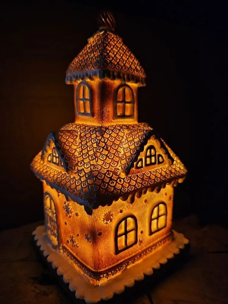 Vianočná perníková chalúpka s Led svetielkami Gingerbread House - 14*14*25cm/ 3*AAA