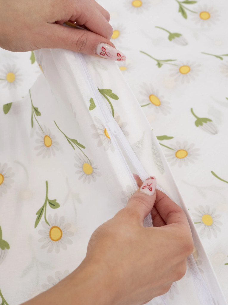 Bavlnená obliečka na vankúš Renforcé 50 × 70 cm - Sedmokrásky biele