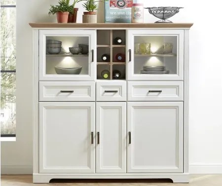 Vysoká komoda s vitrínami Jasmin, bielená pínia/dub, s osvetlením%