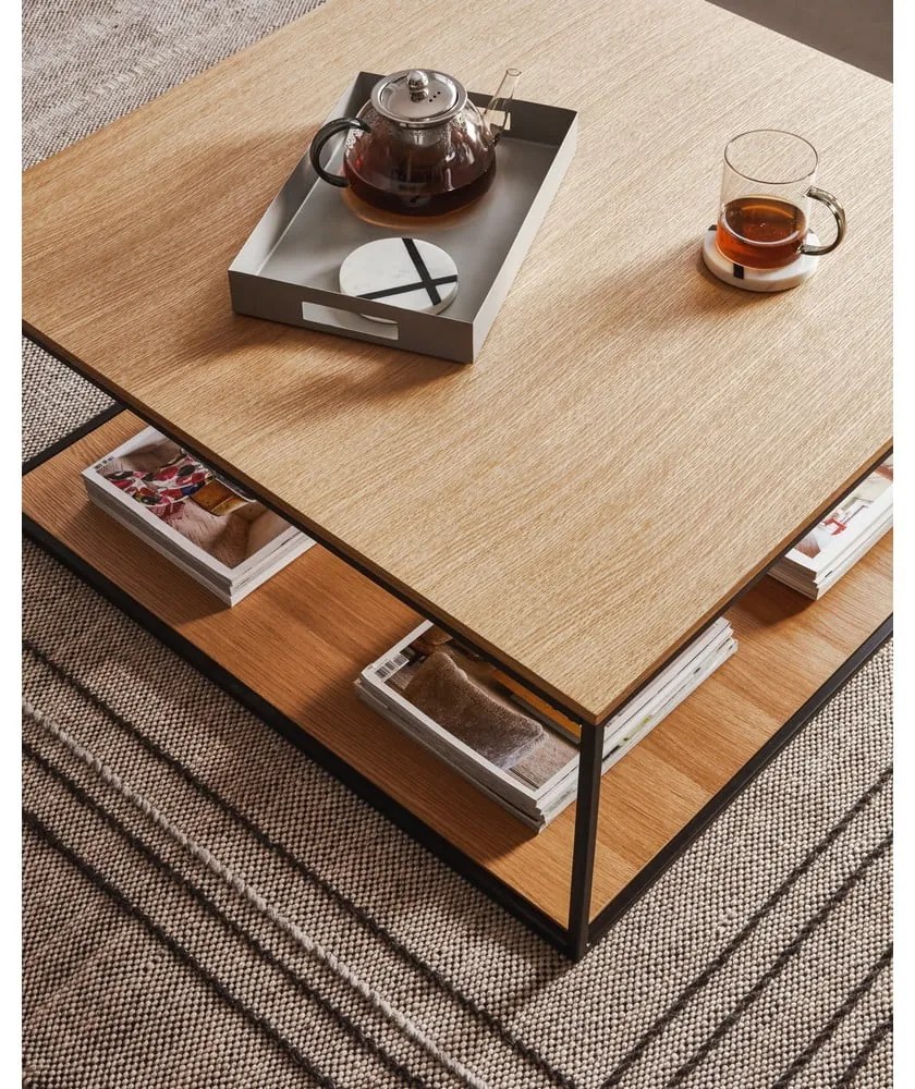 Hnedý konferenčný stolík s doskou v dekore orechového dreva 80x80 cm Yona - Kave Home