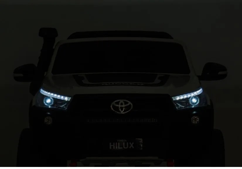LeanToys Elektrické autíčko - Toyota Hillux - lakované - strieborné - 4 x 45W, - batéria 2 x 12V/7Ah - 2023