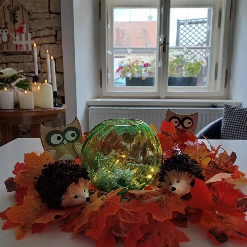 DECOLED Drevená stolová dekorácia sova 8,5 × 4 × 16 cm, stojaca