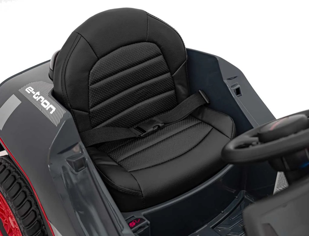Ramiz Vozidlo Audi RSQ E-TRON sivé