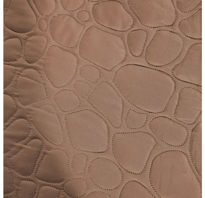 Svetlohnedý prehoz na posteľ so vzorom STONE Rozmer: 170 x 210 cm