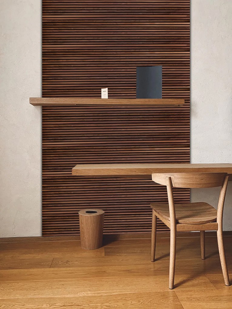 Drevený akustický panel, 2400 x 600 mm, čierny podklad, balenie 5 ks, orech