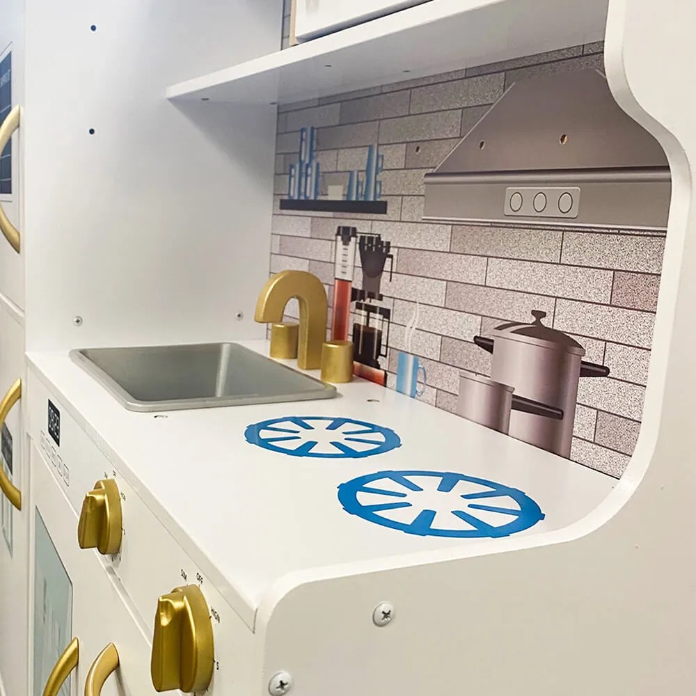 Drevená hračka kuchynka s doplnkami