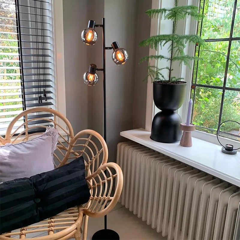 Inteligentná stojaca lampa čierna s dymovým sklom vrátane 3 Wifi P45 - Vidro