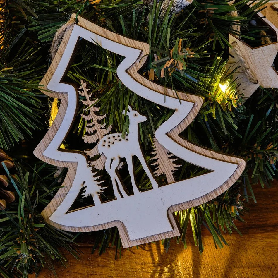 DECOLED Závěsná dřevěná dekorace, stromek, 13,5x12,5 cm