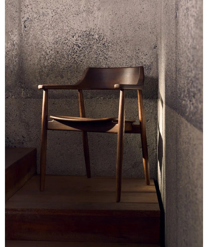 Hnedá jedálenská stolička z dubového dreva Fondes – Kave Home