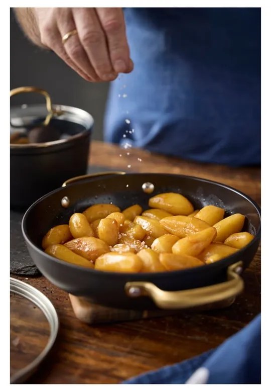 Hliníkový hrniec s nepriľnavým povrchom s pokrievkou na indukciu 2,6 l – Holm