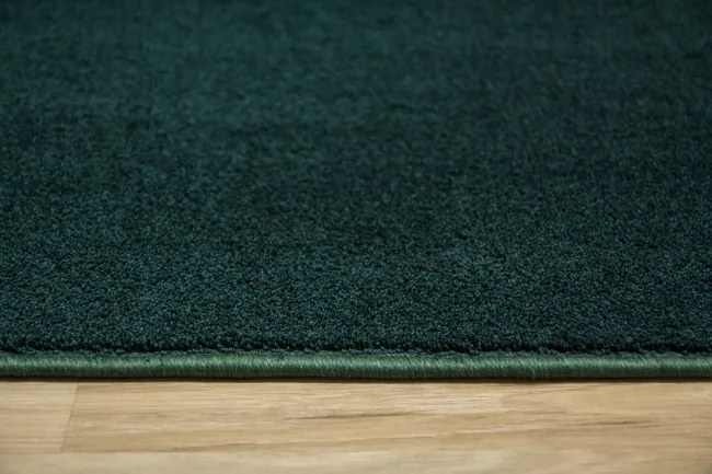 Metrážny koberec Eternity Speciaal 40 fľaškovo zelená