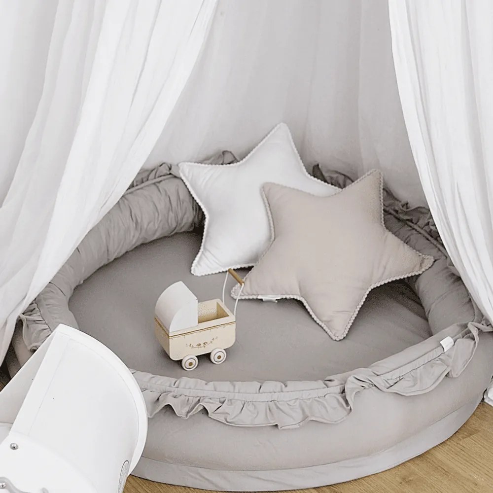 Hniezdo pre deti s volánom tmavo béžová