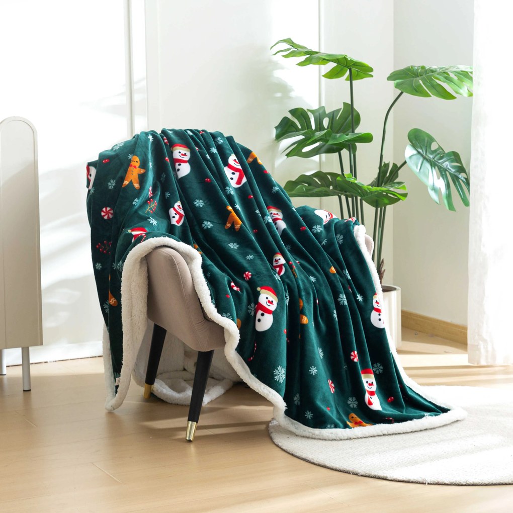 Vianočná tmavozelená baránková deka z mikroplyšu SNOWMAN AND GINGERBREAD Rozmer: 200 x 220 cm