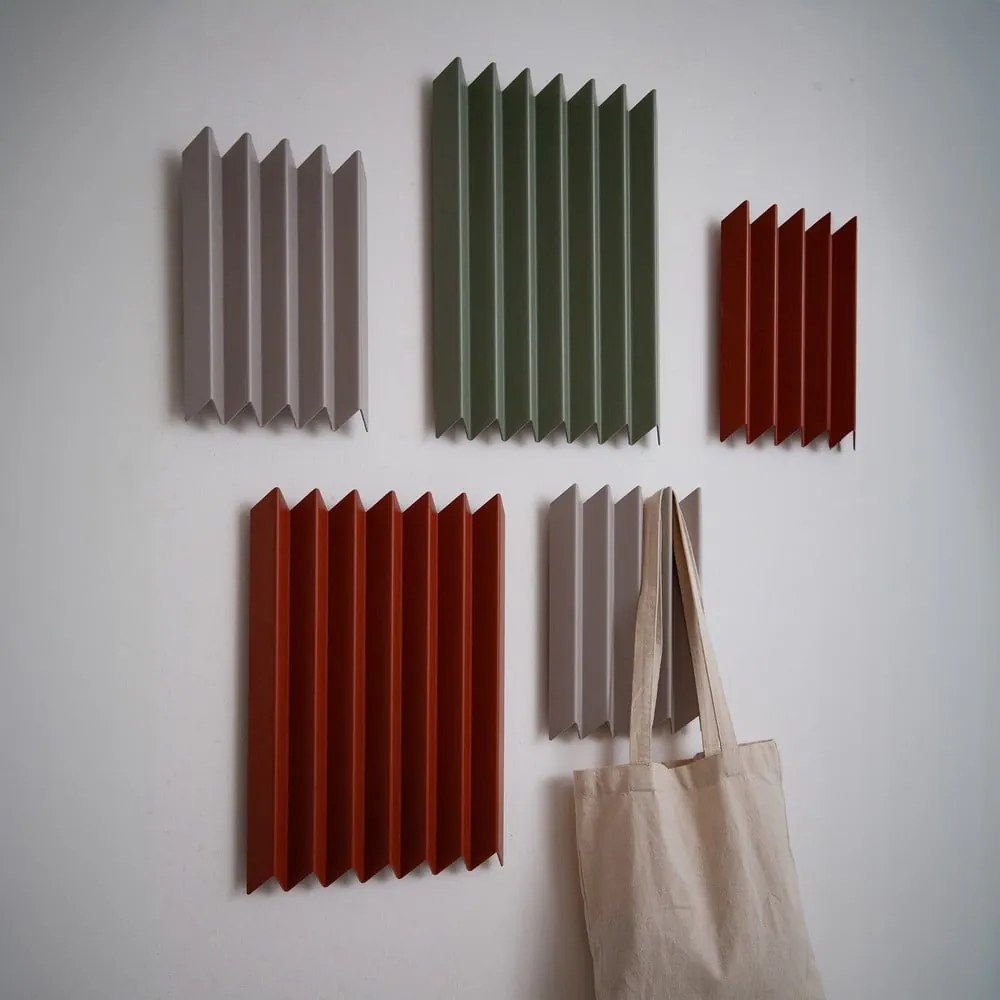 Kovový nástenný vešiak v tehlovej farbe Sensu – Spinder Design