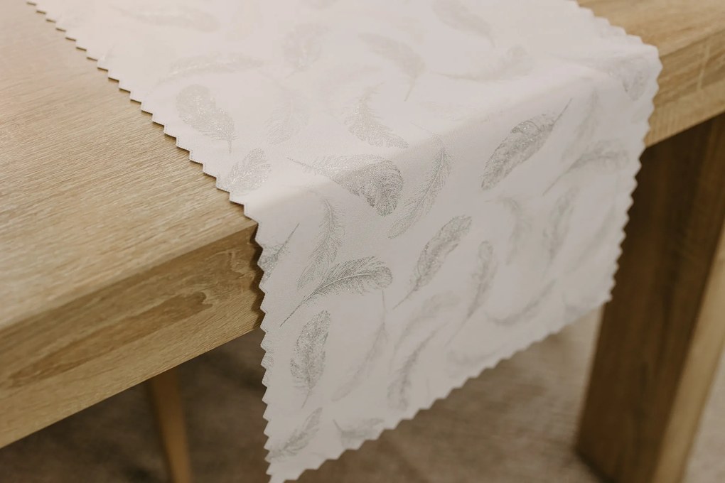 Dekorstudio Luxusný behúň na stôl Pierko - strieborný SW24 Rozmer behúňa (šírka x dĺžka): 40x110cm