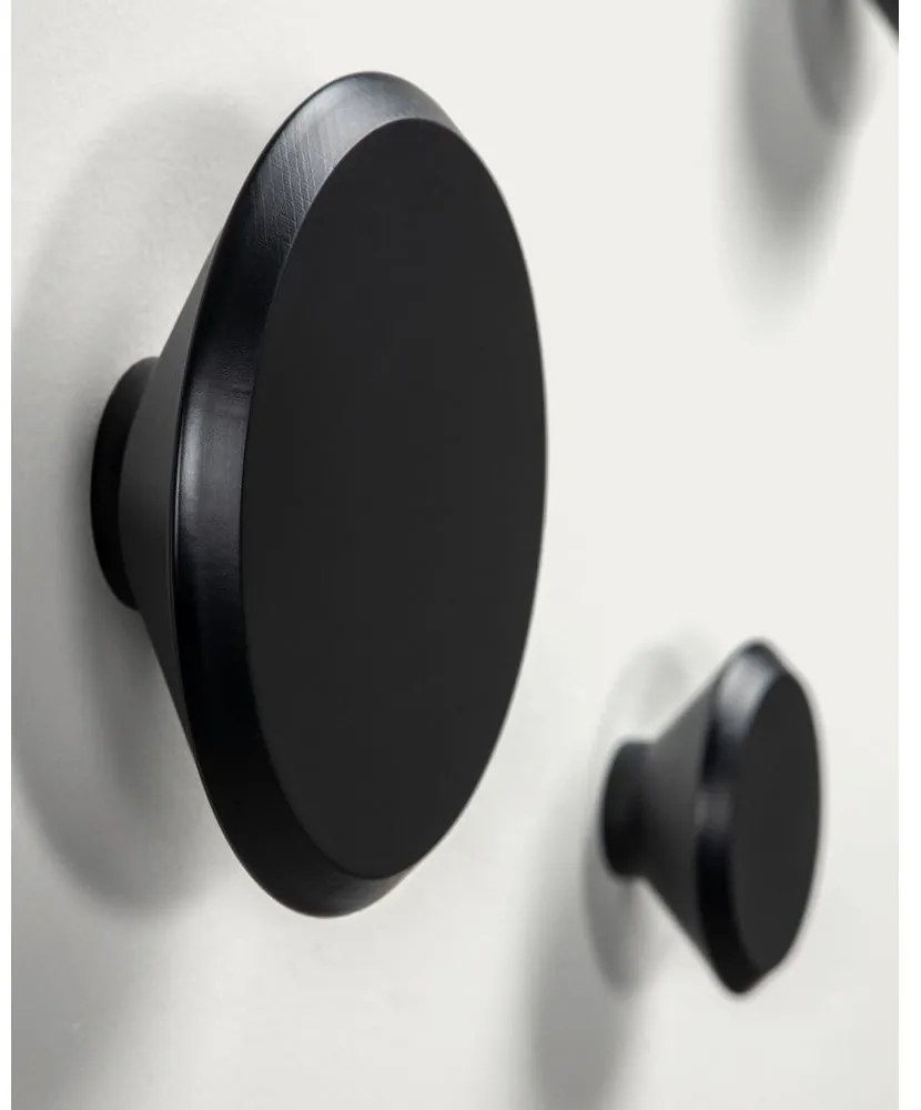 Čierne nástenné drevené háčiky v súprave 3 ks Nadua – Kave Home