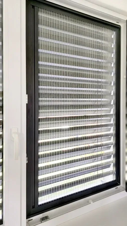 Sieťky proti hmyzu na DVERE - PLISSÉ KLIK - bežné odtiene