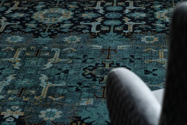 Koberec OMEGA KARAJA granátový