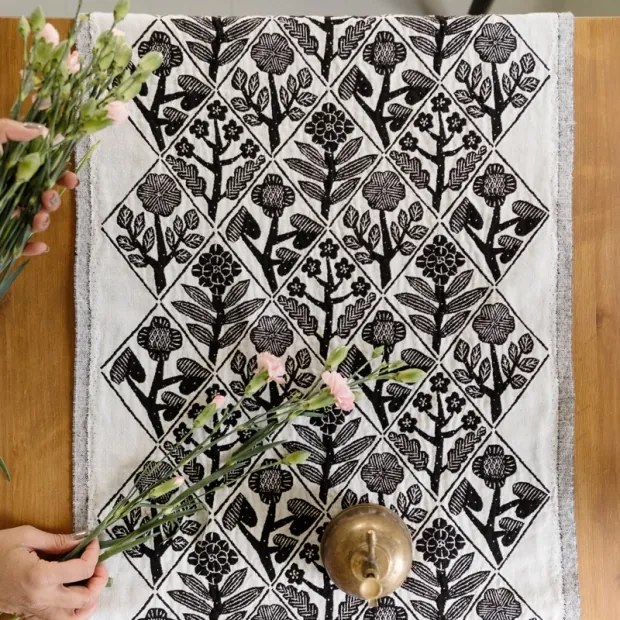 Behúň Kukat 48x150, bielo-čierny Lapuan Kankurit