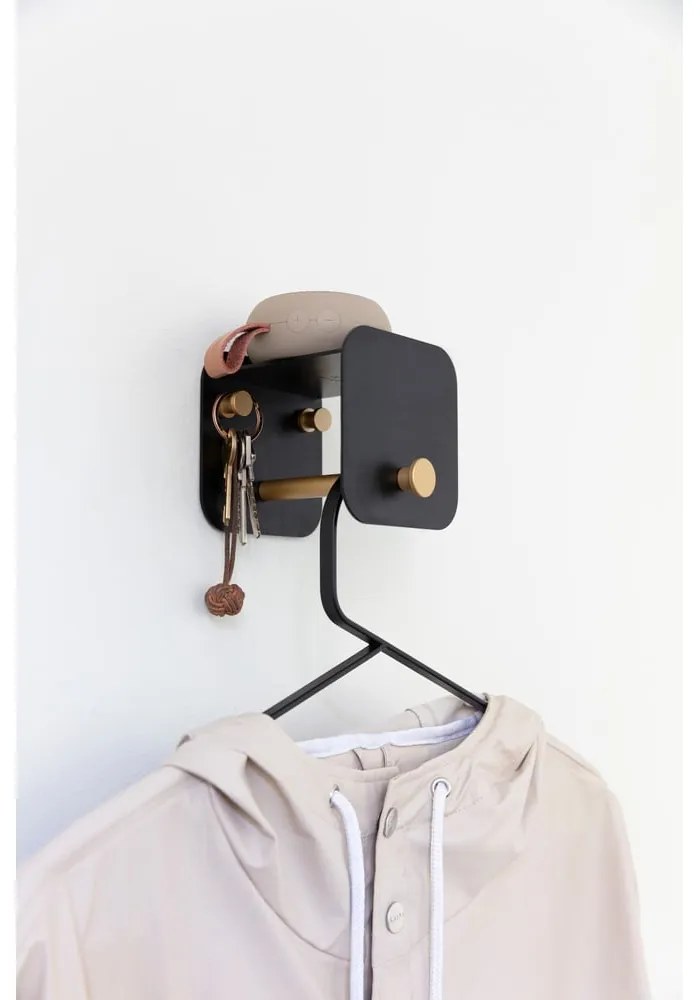 Čierny kovový nástenný vešiak s poličkou Hang in There – UMAGE