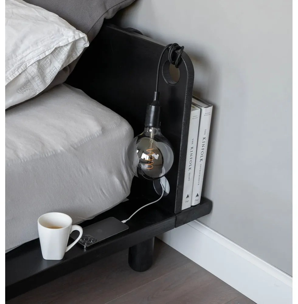 Čierna dvojlôžková posteľ z borovicového dreva s roštom 140x200 cm Peek – Karup Design