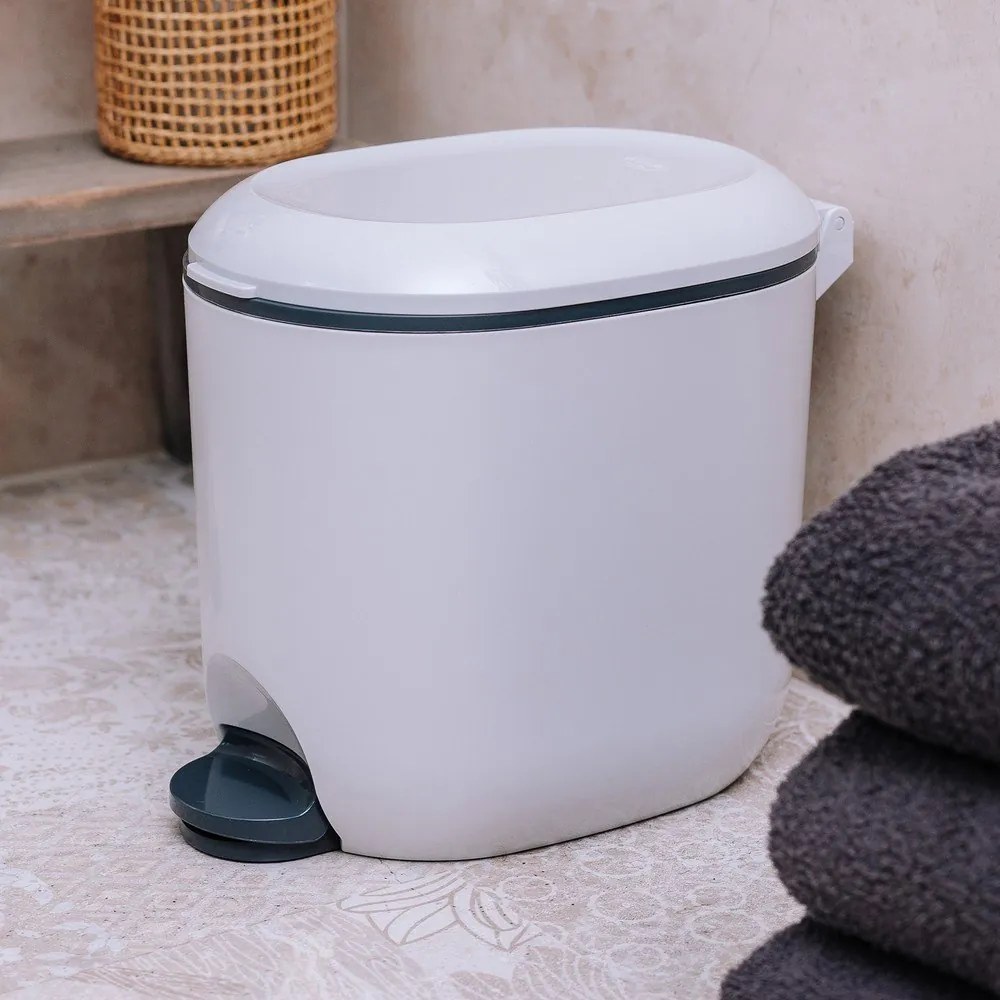 Biely nášľapný plastový odpadkový kôš 3,5 l – Addis