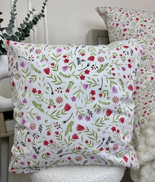 INTERMEDIC SK Bavlnená obliečka Fialové Kvietočky 40x40 cm – zapínanie na zips