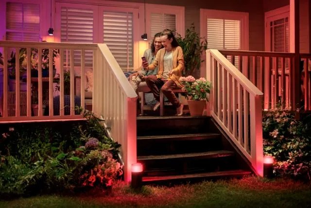 PHILIPS HUE Vonkajšie nástenné / zemné LED inteligentné osvetlenie HUE LILY s funkciou RGB, 8W, teplá biela-stud