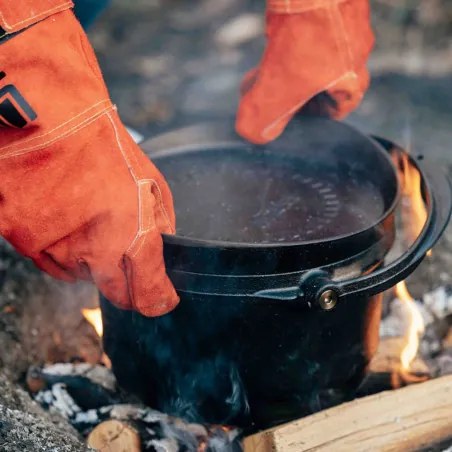 litinový hrnec AIDAN Dutch oven s podstavcem pro vaření a grilování na otevřeném ohni