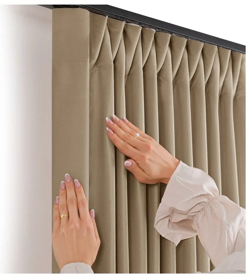 Béžový zamatový dimout záves 400x175 cm Velto – Filumi