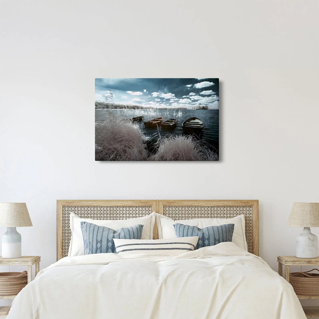 Obraz - Drevené loďky na jazere (90x60 cm)