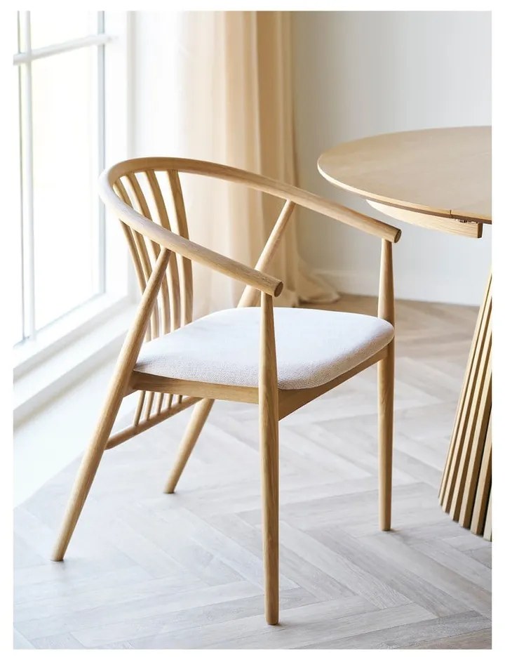 Jedálenská stolička s podrúčkami z dubového dreva v prírodnej farbe Agustin – House Nordic