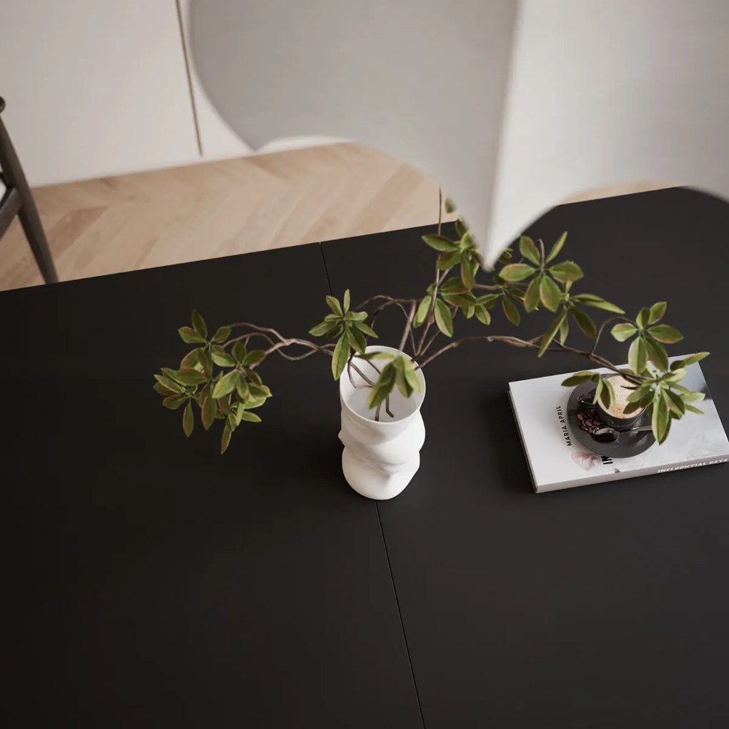 ROZKLADACÍ JEDÁLENSKÝ STÔL DANILO ČIERNY + ČIERNE U NOHY 140 / 195 cm