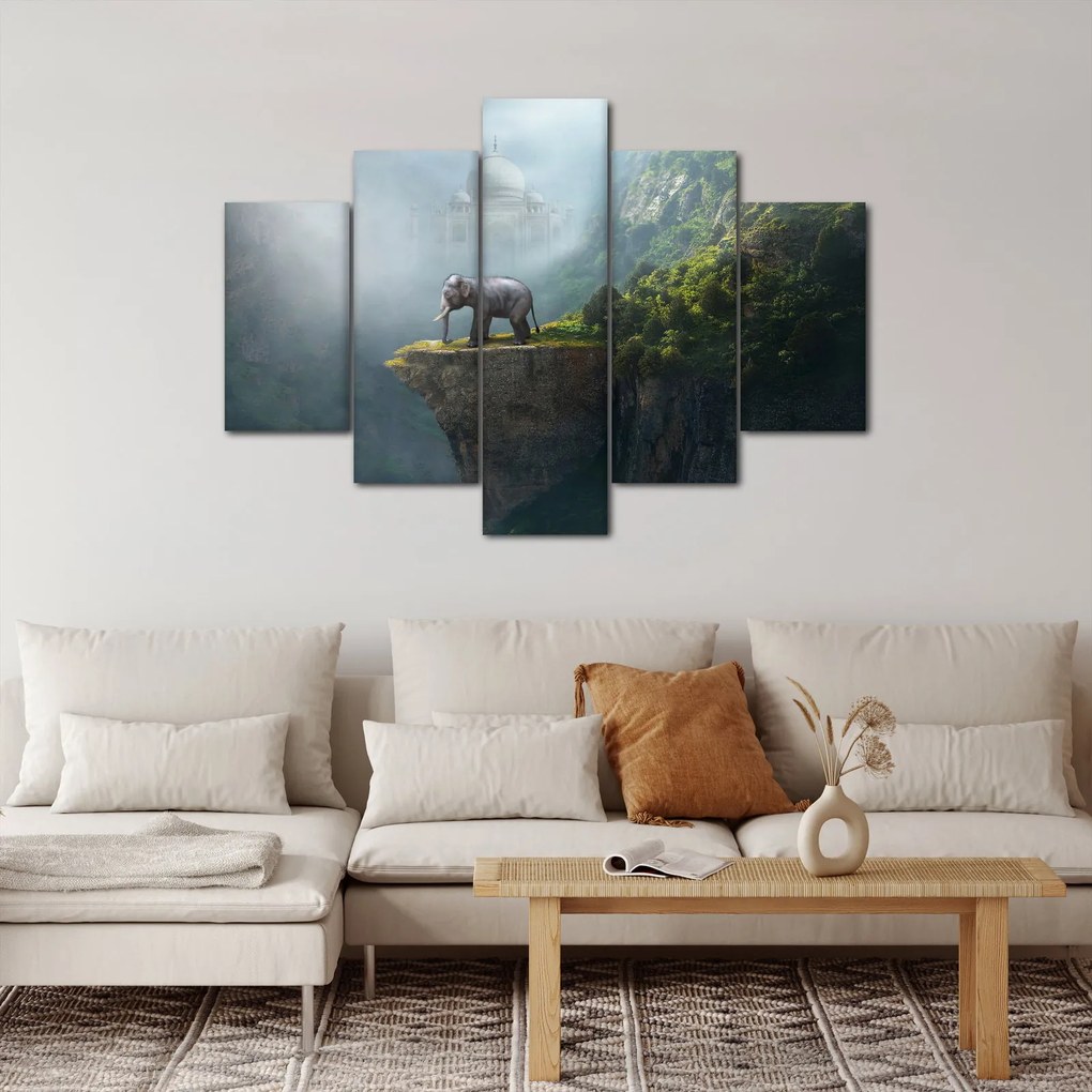 Obraz - Sloník na vrchole Taj Mahal (150x105 cm)